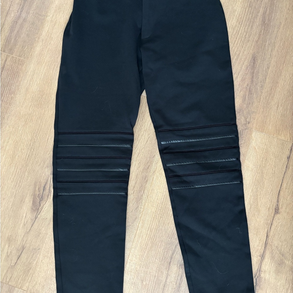 Tart Black Leggings with Sleek Design